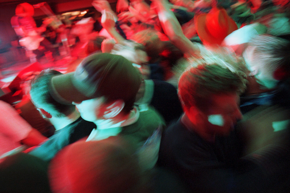 Halloween cabaret...

Photo:  Dave Niddrie (0095c)